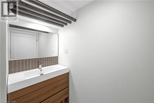 77 Proctor Boulevard, Hamilton, ON - Indoor Photo Showing Bathroom