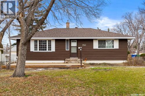 3742 Argyle Road, Regina, SK - Outdoor