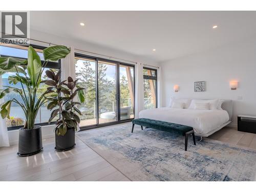 6101 -6099 Coracle Drive, Sechelt, BC - Indoor Photo Showing Bedroom