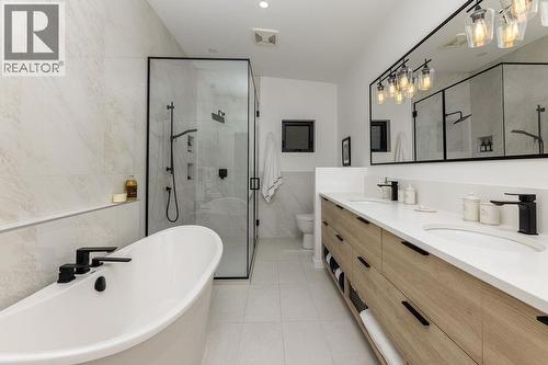 6101 -6099 Coracle Drive, Sechelt, BC - Indoor Photo Showing Bathroom