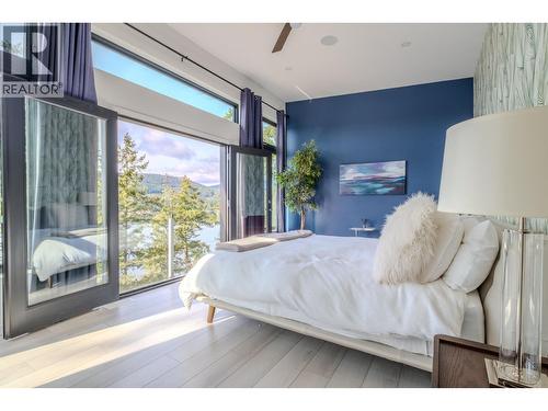 6101 -6099 Coracle Drive, Sechelt, BC - Indoor Photo Showing Bedroom