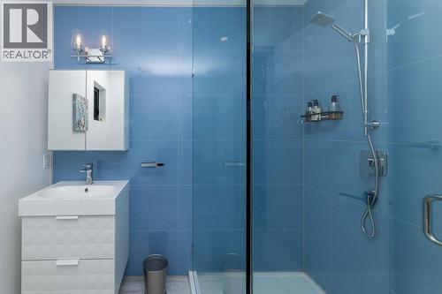 6101 -6099 Coracle Drive, Sechelt, BC - Indoor Photo Showing Bathroom