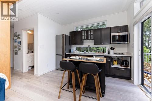 6101 -6099 Coracle Drive, Sechelt, BC - Indoor Photo Showing Kitchen
