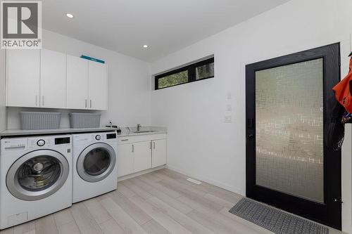6101 -6099 Coracle Drive, Sechelt, BC - Indoor Photo Showing Laundry Room