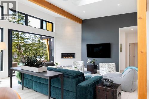 6101 -6099 Coracle Drive, Sechelt, BC - Indoor Photo Showing Other Room With Fireplace