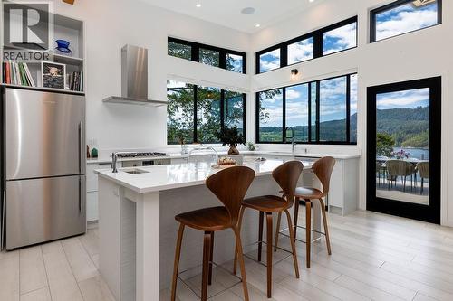 6101 -6099 Coracle Drive, Sechelt, BC - Indoor Photo Showing Kitchen With Upgraded Kitchen