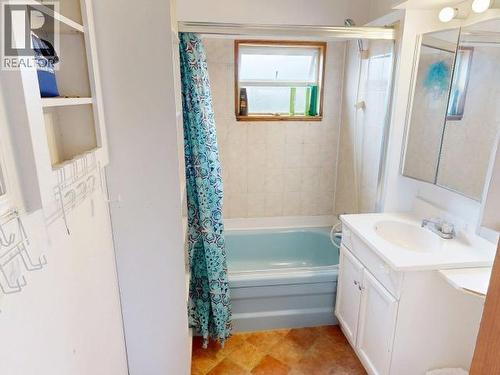 4291 Joyce Ave, Powell River, BC - Indoor Photo Showing Bathroom