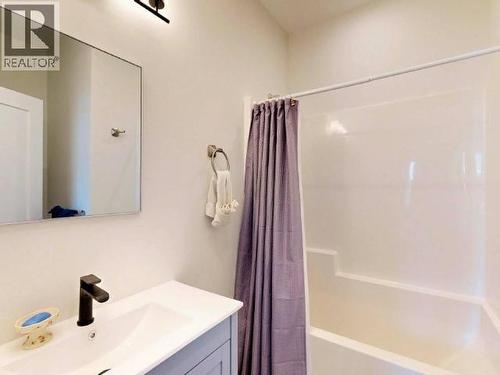 4374 Quebec Ave, Powell River, BC - Indoor Photo Showing Bathroom