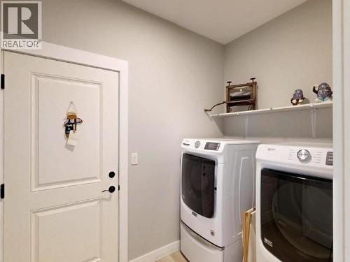 4374 Quebec Ave, Powell River, BC - Indoor Photo Showing Laundry Room