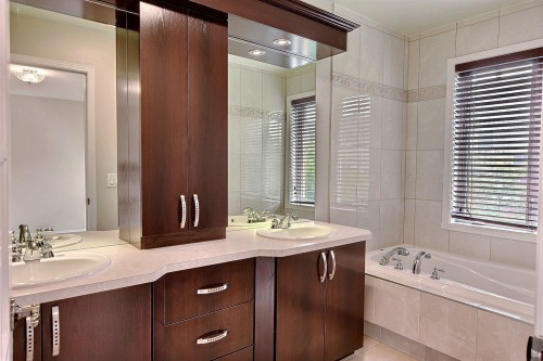 Master Bathroom - 6 Rue Des Parulines, Montréal (Verdun/Île-Des-Soeurs), QC - Indoor Photo Showing Bathroom