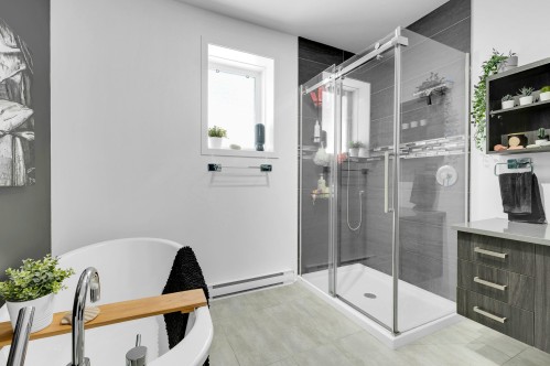 Bathroom - 199 Rue Du Granit, Saint-Jérôme, QC - Indoor Photo Showing Bathroom