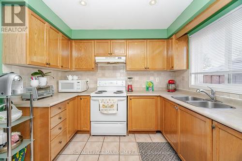 85 Ronan Crescent, Vaughan, ON - Indoor Photo Showing Kitchen With Double Sink