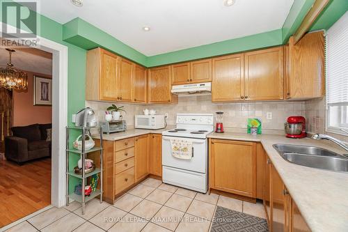 85 Ronan Crescent, Vaughan, ON - Indoor Photo Showing Kitchen With Double Sink