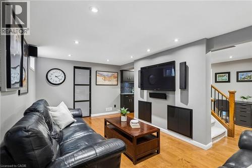31 Cedar Crest Street, Kitchener, ON - Indoor Photo Showing Living Room