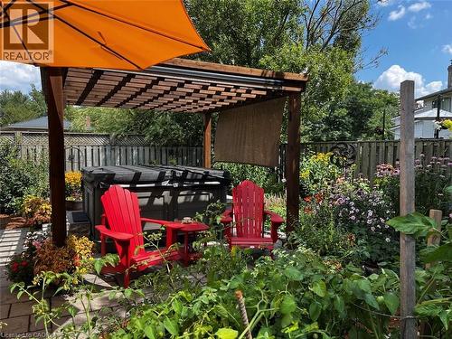 31 Cedar Crest Street, Kitchener, ON - Outdoor