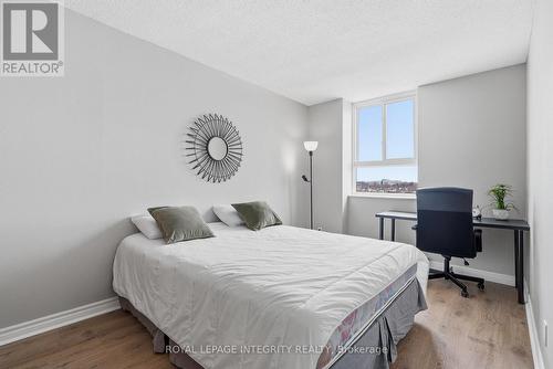 1110 - 2000 Jasmine Crescent, Ottawa, ON - Indoor Photo Showing Bedroom