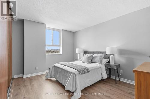 1110 - 2000 Jasmine Crescent, Ottawa, ON - Indoor Photo Showing Bedroom