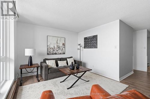 1110 - 2000 Jasmine Crescent, Ottawa, ON - Indoor Photo Showing Other Room