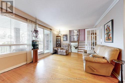 1435 Strathy Avenue, Mississauga, ON - Indoor Photo Showing Living Room