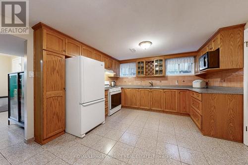 Lower Kitchen - 1435 Strathy Avenue, Mississauga, ON - Indoor Photo Showing Kitchen