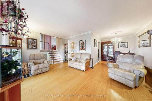 1435 Strathy Avenue, Mississauga, ON - Indoor Photo Showing Living Room