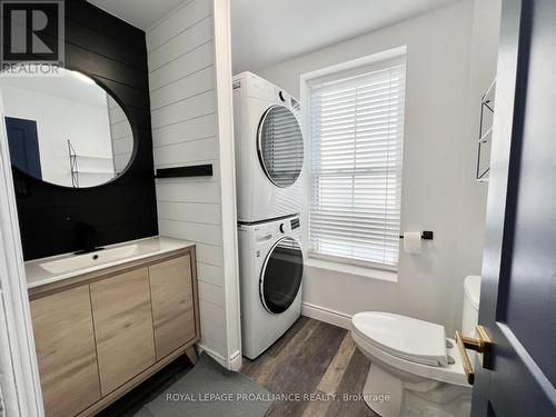 83 Cedar Street, Belleville (Belleville Ward), ON - Indoor Photo Showing Laundry Room