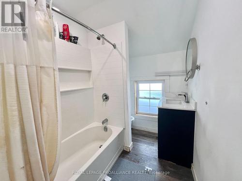 83 Cedar Street, Belleville (Belleville Ward), ON - Indoor Photo Showing Bathroom