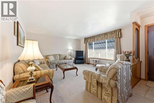 45 Cromwell Crescent, Hamilton, ON - Indoor Photo Showing Living Room