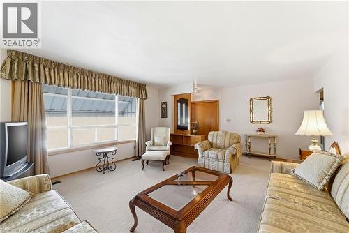 45 Cromwell Crescent, Hamilton, ON - Indoor Photo Showing Living Room