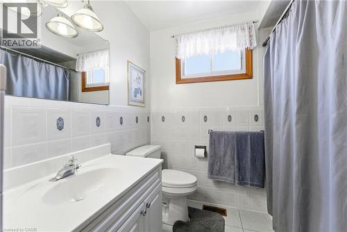 45 Cromwell Crescent, Hamilton, ON - Indoor Photo Showing Bathroom