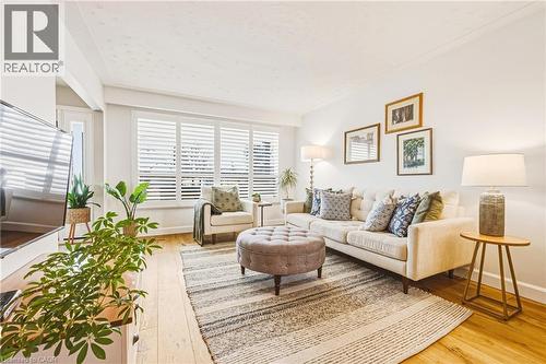 103 Empress Avenue, Hamilton, ON - Indoor Photo Showing Living Room