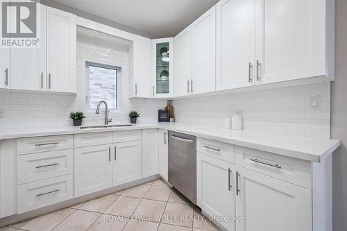 162 Esson Street, Waterloo, ON - Indoor Photo Showing Kitchen