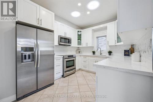 162 Esson Street, Waterloo, ON - Indoor Photo Showing Kitchen With Upgraded Kitchen