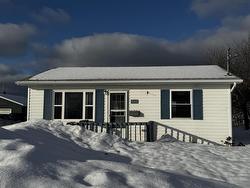 186 Tennyson Street  Glace Bay, NS B1A 5M3