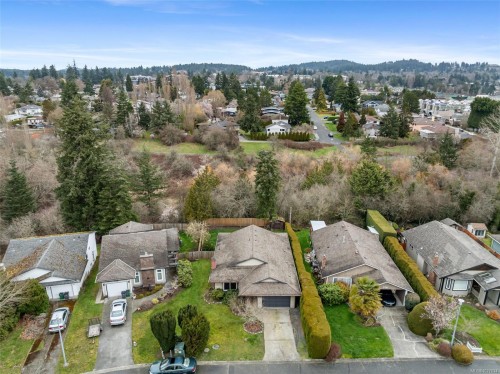 772 Mapleton Pl, Saanich, BC 