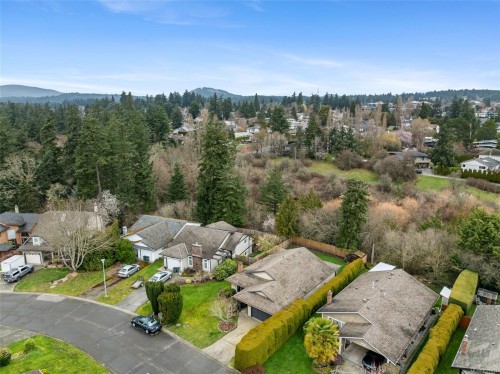 772 Mapleton Pl, Saanich, BC 