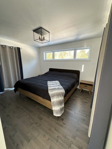 Chambre à coucher principale - 275 51E Rue O., Venise-En-Québec, QC - Indoor Photo Showing Bedroom