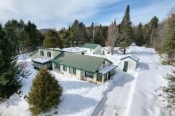 1102 Ch. de Ste-Lucie  Sainte-Lucie-Des-Laurentides, QC J0T 2J0
