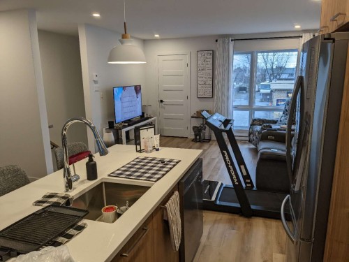 Kitchen - 1733 Rue Soucy, Longueuil (Saint-Hubert), QC - Indoor