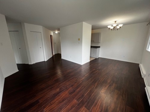 Salon - 101-115 Rue Beauséjour, La Prairie, QC - Indoor