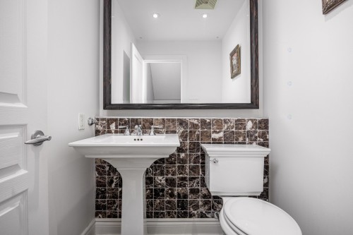 Powder room - 4363 Boul. Décarie, Montréal (Côte-Des-Neiges/Notre-Dame-De-Grâce), QC - Indoor Photo Showing Bathroom