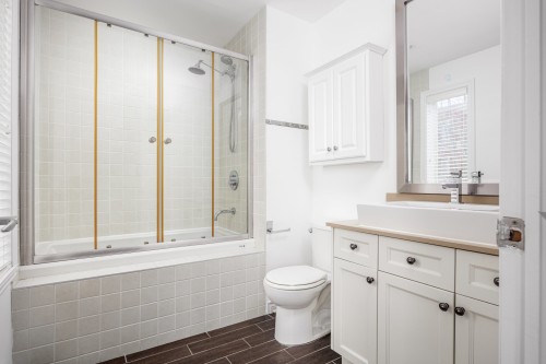 Bathroom - 4363 Boul. Décarie, Montréal (Côte-Des-Neiges/Notre-Dame-De-Grâce), QC - Indoor Photo Showing Bathroom