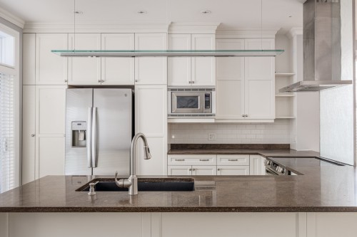 Kitchen - 4363 Boul. Décarie, Montréal (Côte-Des-Neiges/Notre-Dame-De-Grâce), QC - Indoor Photo Showing Kitchen With Upgraded Kitchen