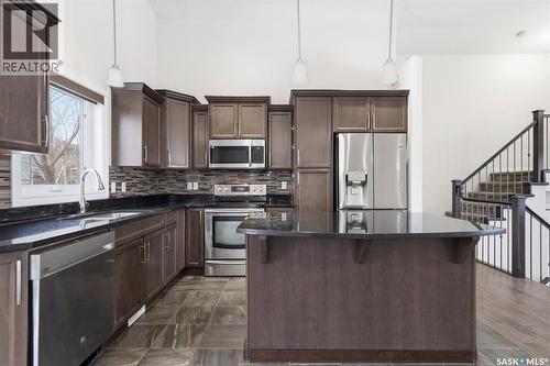 911 Hunter Road, Saskatoon, SK - Indoor Photo Showing Kitchen With Double Sink With Upgraded Kitchen