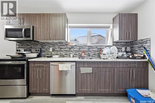 911 Hunter Road, Saskatoon, SK - Indoor Photo Showing Kitchen With Upgraded Kitchen
