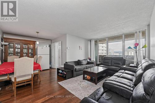Living room - 2502 - 530 Laurier Avenue W, Ottawa, ON - Indoor Photo Showing Living Room