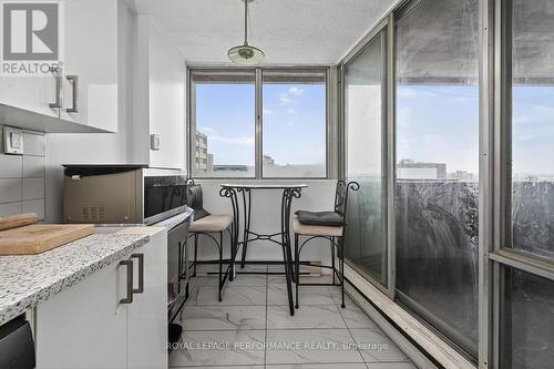 Kitchen - 2502 - 530 Laurier Avenue W, Ottawa, ON - Indoor