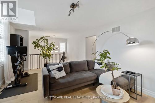 4269 Vivaldi Road, Burlington, ON - Indoor Photo Showing Living Room