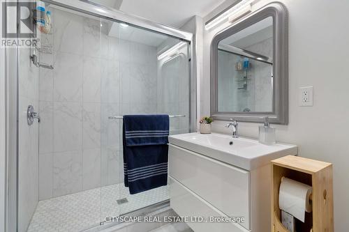 4269 Vivaldi Road, Burlington, ON - Indoor Photo Showing Bathroom