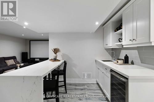 4269 Vivaldi Road, Burlington, ON - Indoor Photo Showing Kitchen